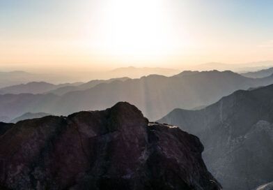 Sunrise over the Sawtooth Mountains viewed from Garnet Peak trail.