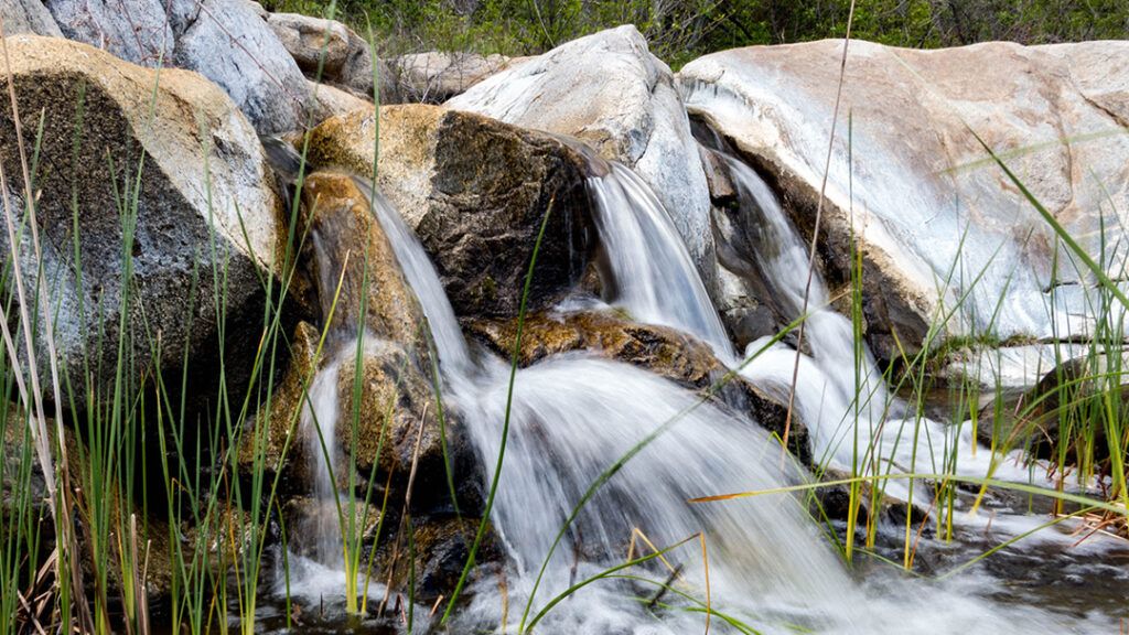 Horsethief Canyon Trail waterfall